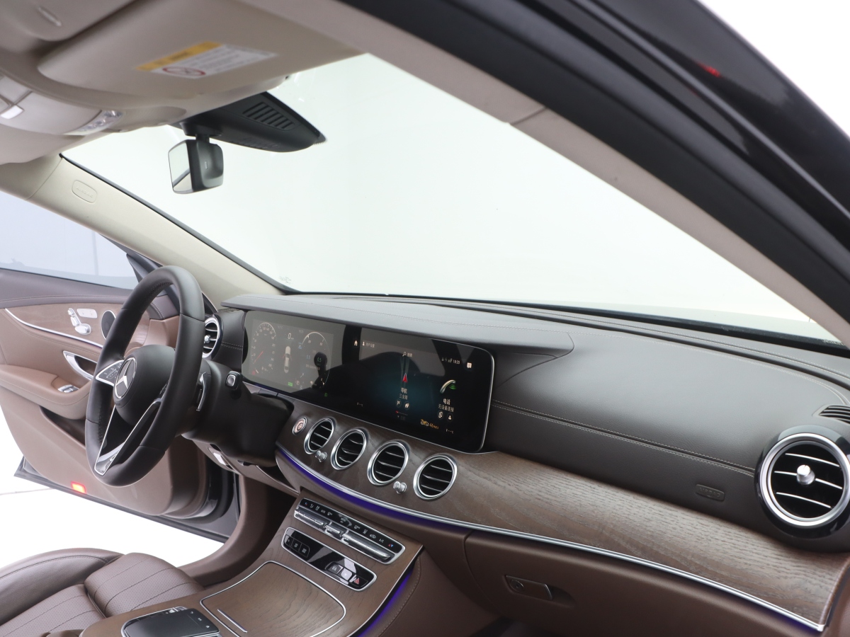 Mercedes-Benz E Class New Energy 2022 car image #25