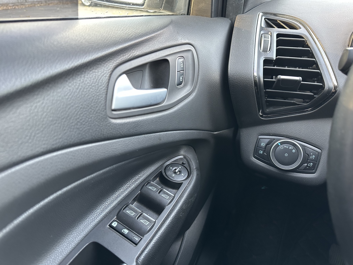 Ford Kuga 2017 car image #25