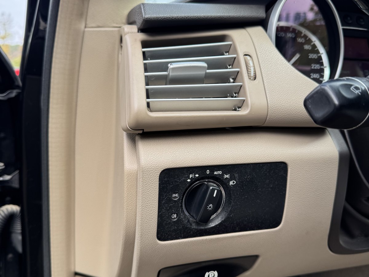 Mercedes-Benz R Class 2013 car image #25