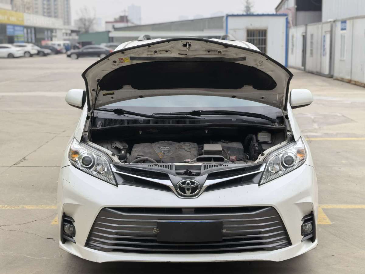 Toyota SIENNA 2019 صورة سيارة #25