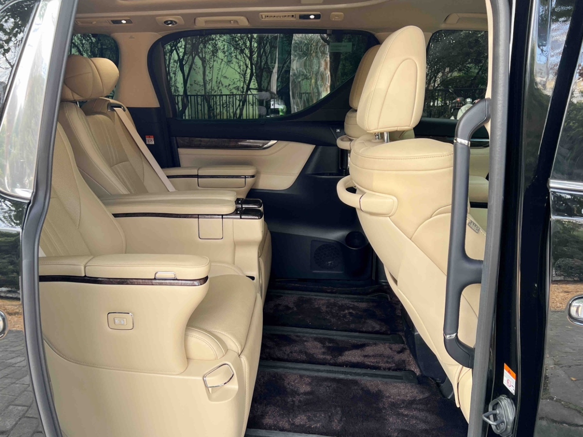 Toyota Alphard 2023 изображение автомобиля #25