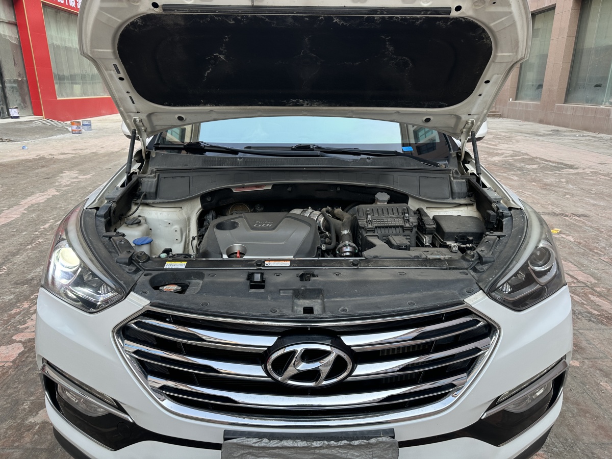 Hyundai Santa Fe 2018 car image #25
