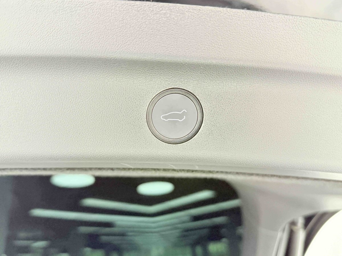 Tesla Model Y 2023 #25 Tesla Model Y 2023 car image #25