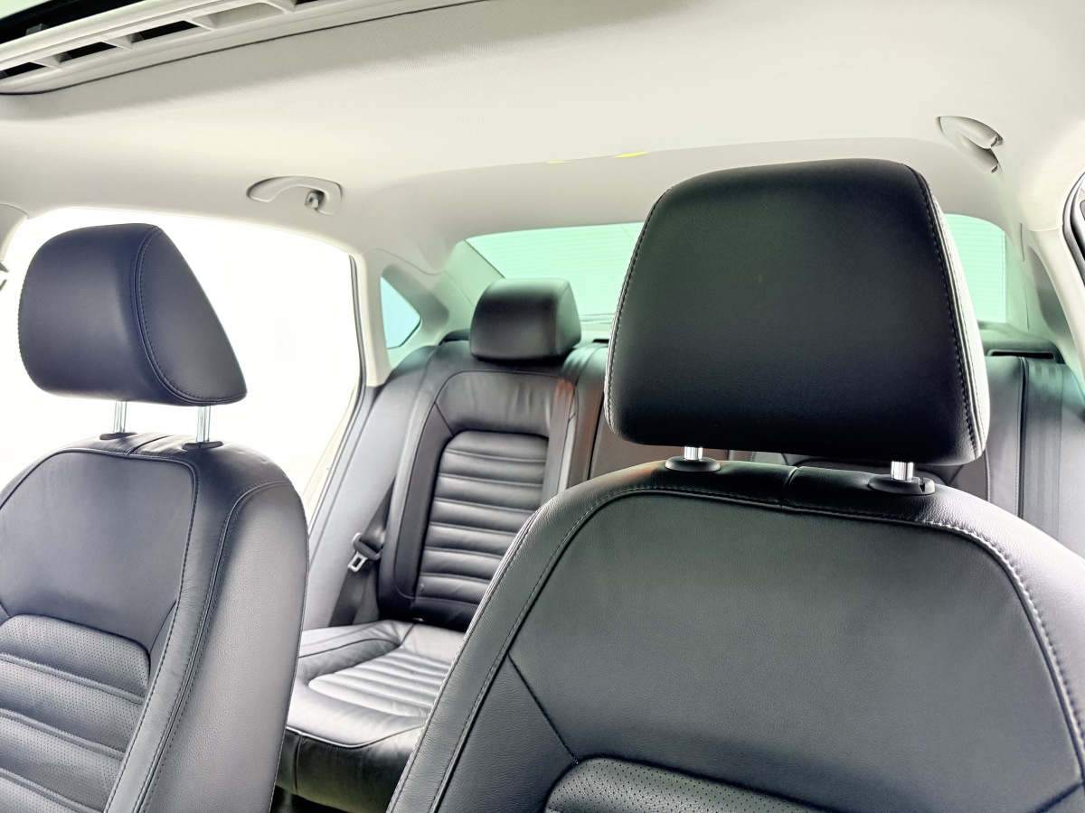 Volkswagen Passat 2012 car image #25