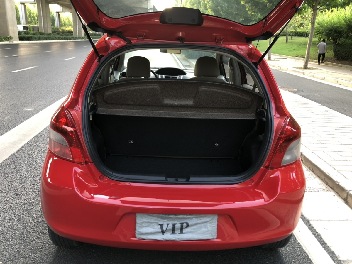 Toyota Yaris 2013 imagem de carro #25