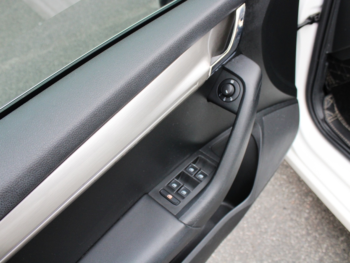 Skoda Octavia 2020 car image #25