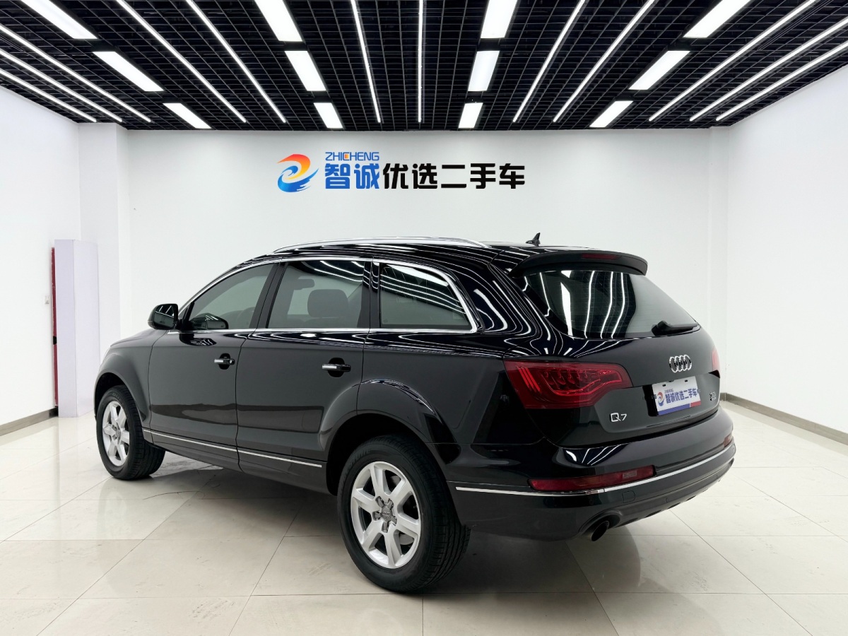 Audi Q7 2010 car image #25