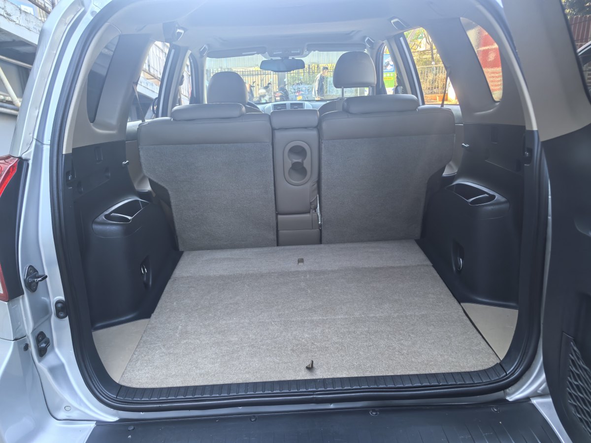 Toyota RAV4 2012 car image #25