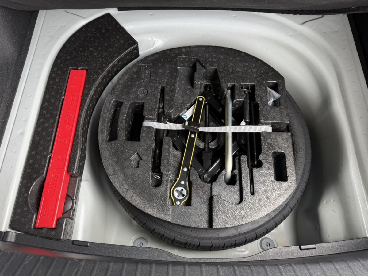 Volkswagen Lamando 2024 car image #25