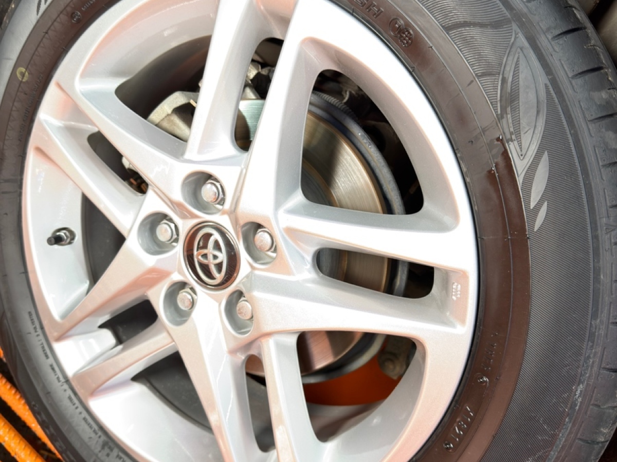 Toyota C-HR 2021 car image #25