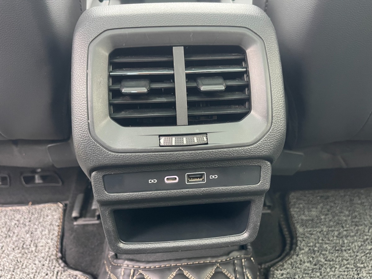Volkswagen Tharu 2020 car image #25