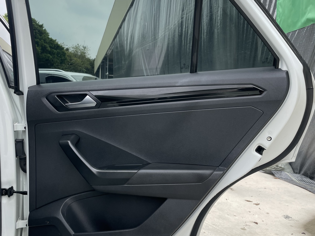 Volkswagen T-Roc 2022 car image #25