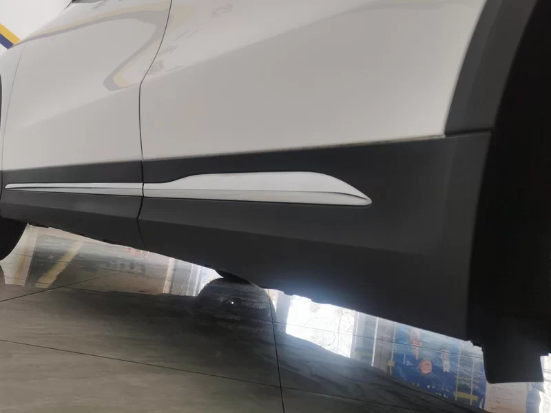 Mercedes-Benz GLA Class 2023 imagen de coche #25