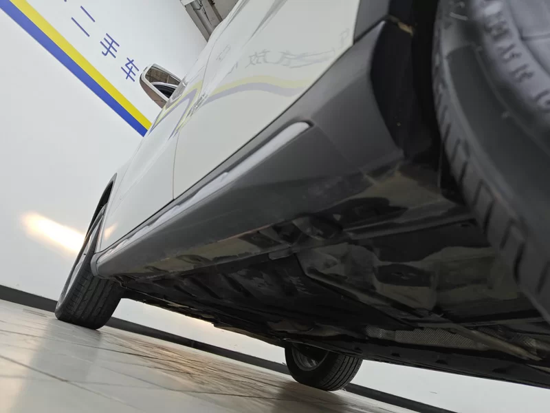 Mercedes-Benz GLA Class 2018 car image #25