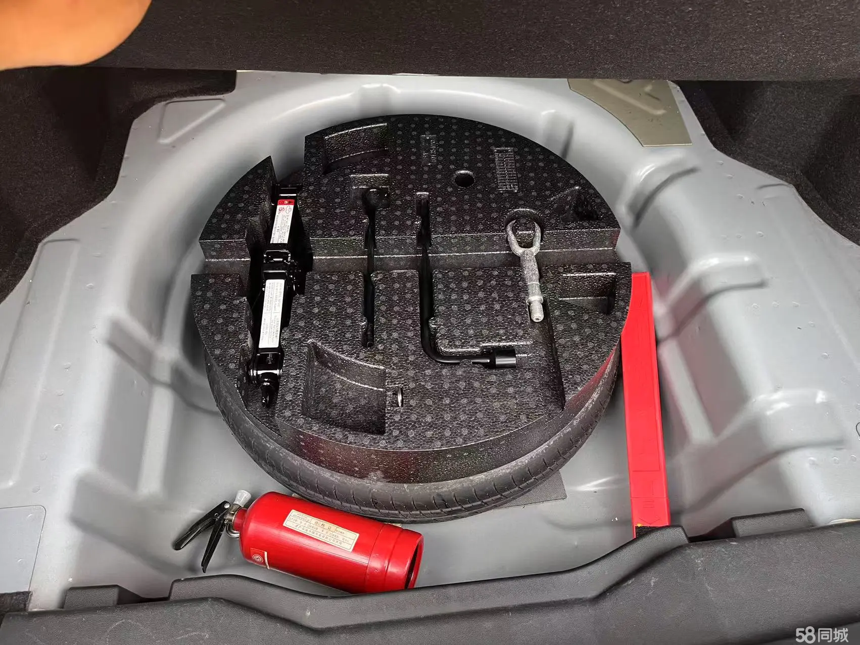 MG GT 2016 car image #25