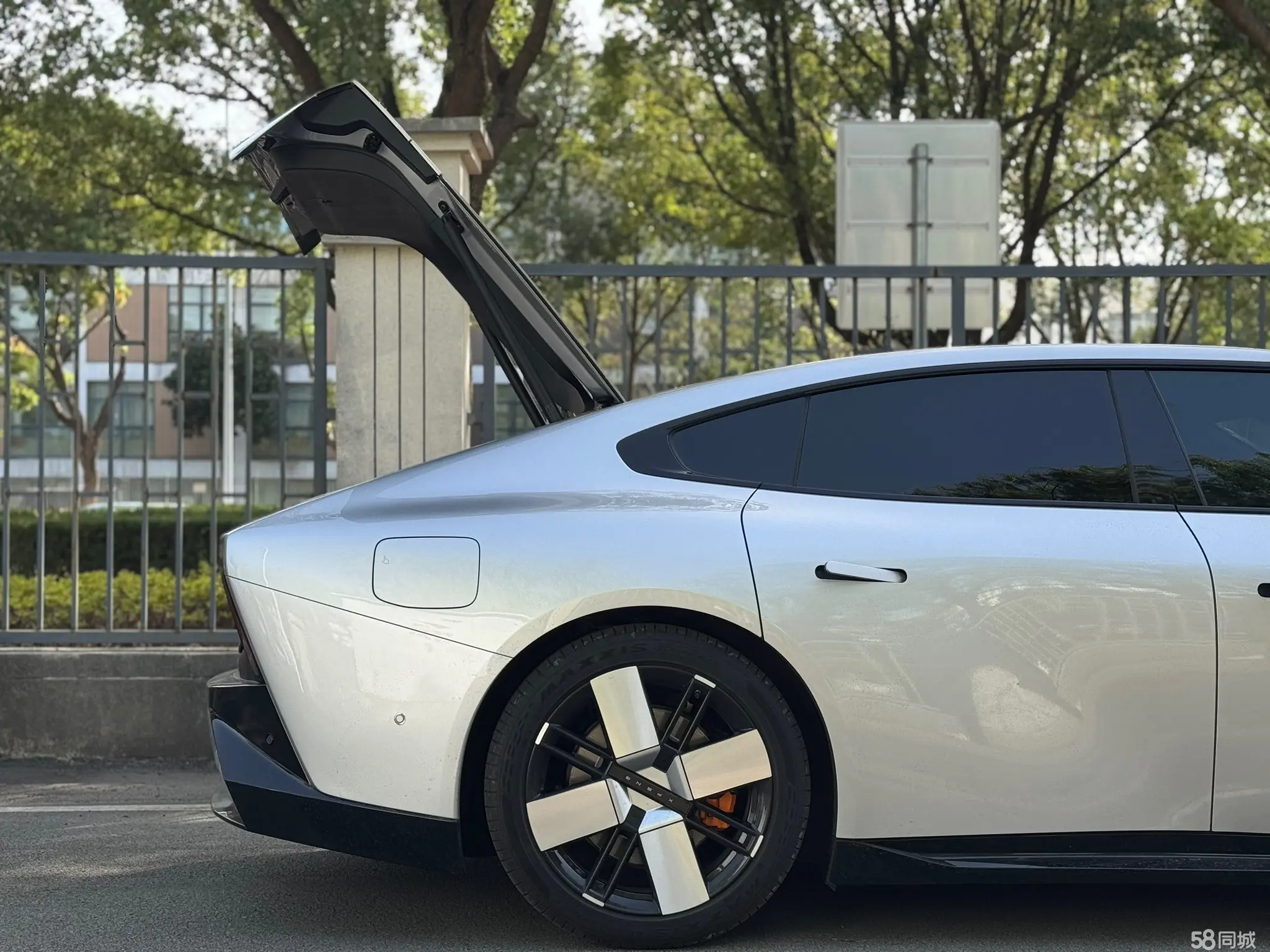 小鹏 小鹏P7 2025 汽车图片 #25