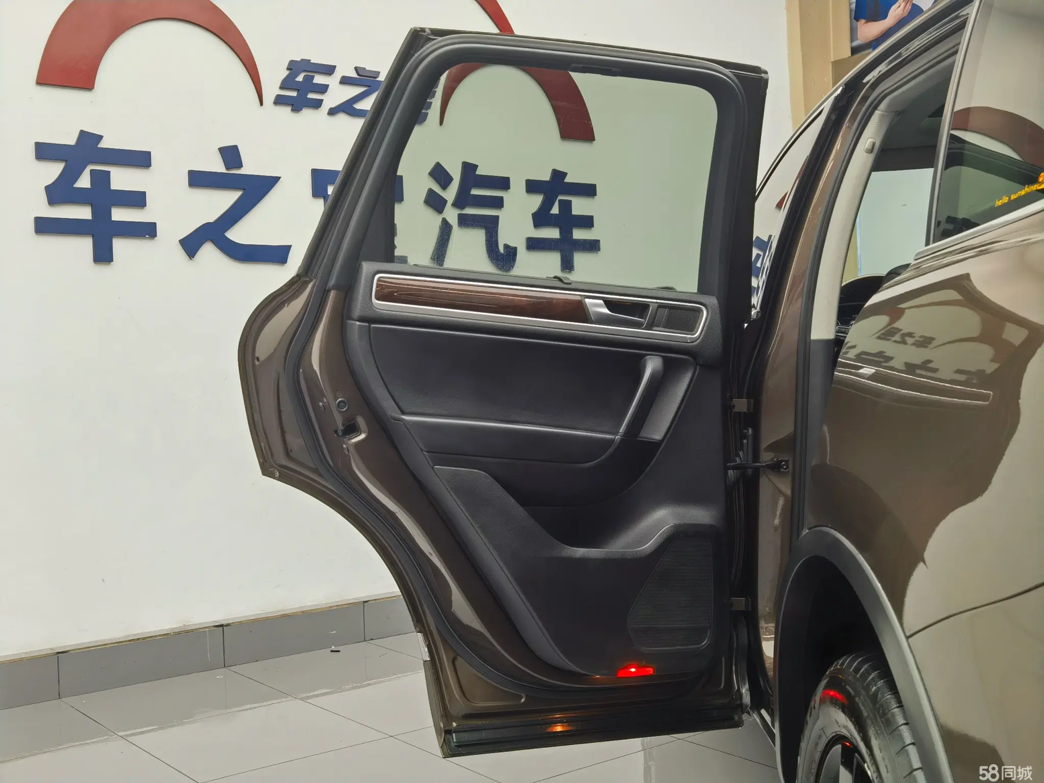 Volkswagen Touareg 2012 car image #25