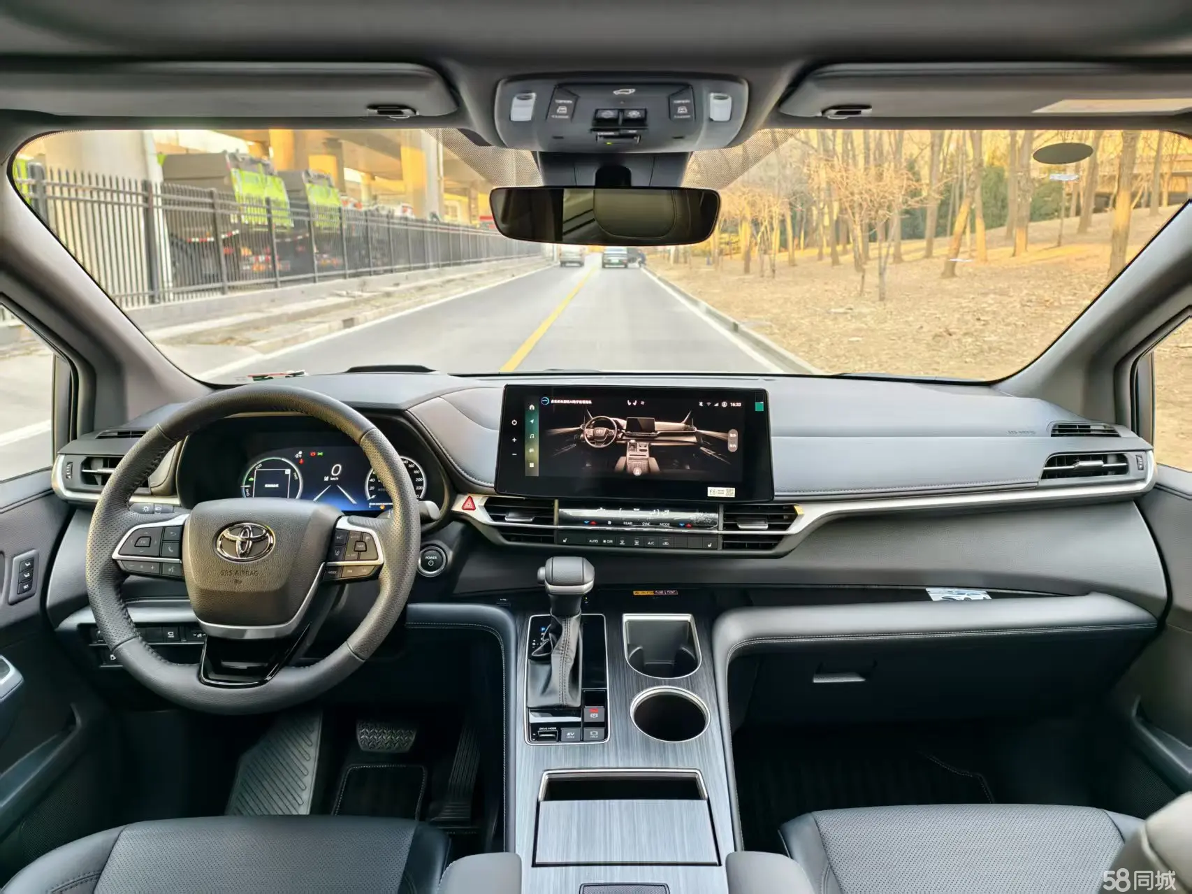 Toyota Granvia 2025 car image #25