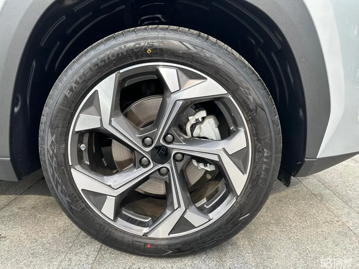 GEELY Boyue L 2026 car image #25