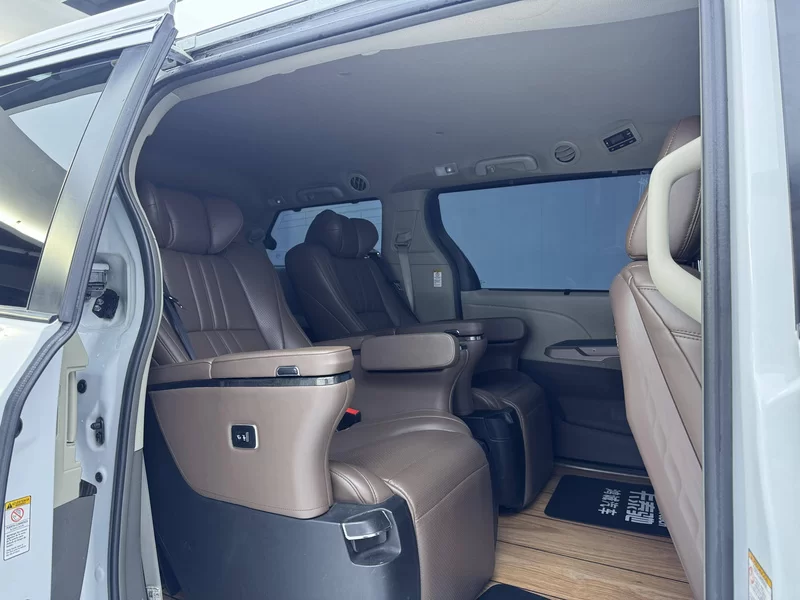 Toyota SIENNA 2019 صورة سيارة #25