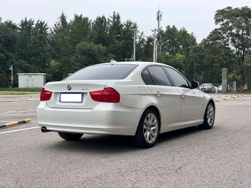 BMW 3 Series (Imported) 2010 immagine di auto #25