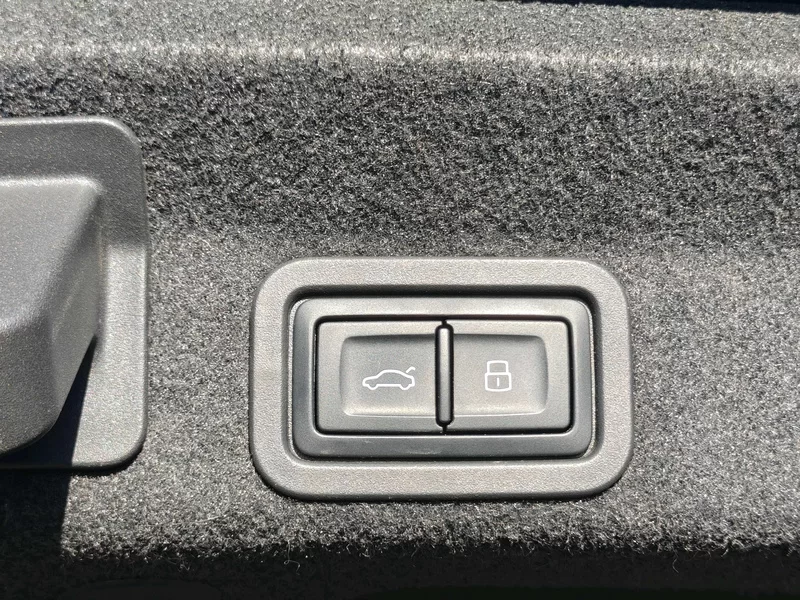 Audi A6L e-tron 2023 immagine di auto #25