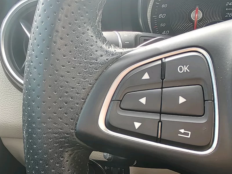 Mercedes-Benz GLA Class 2017 car image #25