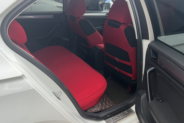 Volkswagen Bora 2016 car image #16