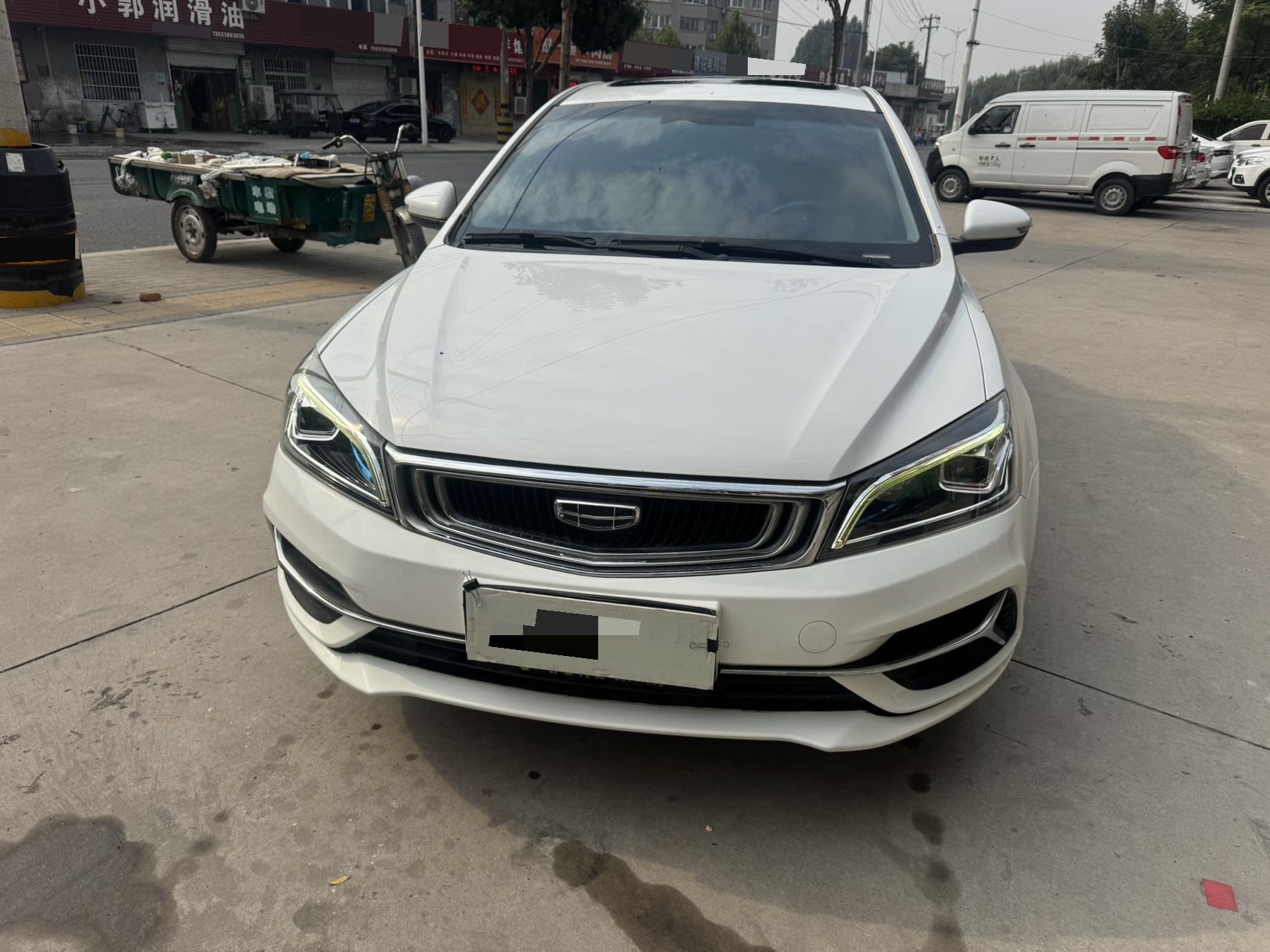 GEELY Emgrand 2019 изображение автомобиля #2
