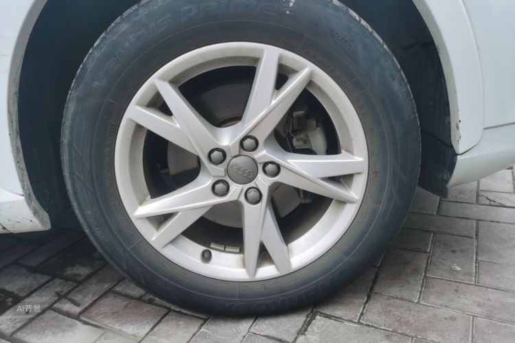 Audi Q3 2019 car image #9