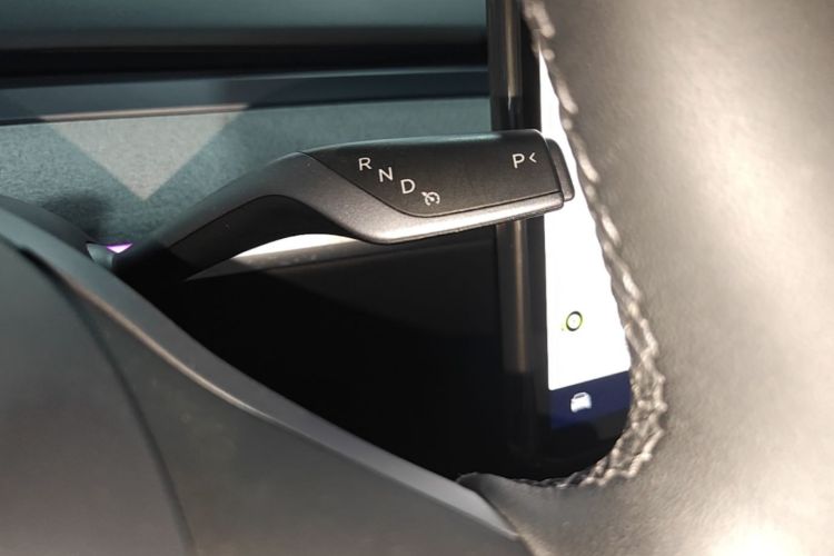 Tesla Model Y 2023 car image #14