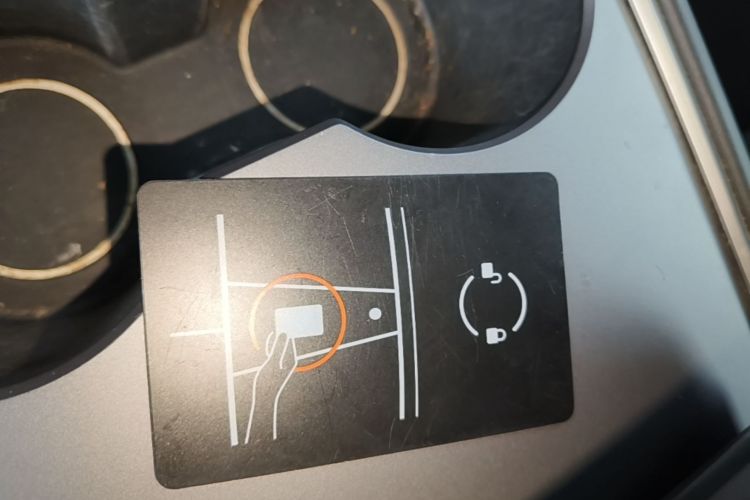 Tesla Model Y 2022 car image #9