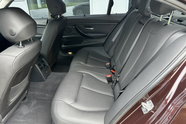 BMW 3 Series 2017 #17 BMW 3 Series 2017 car image #17