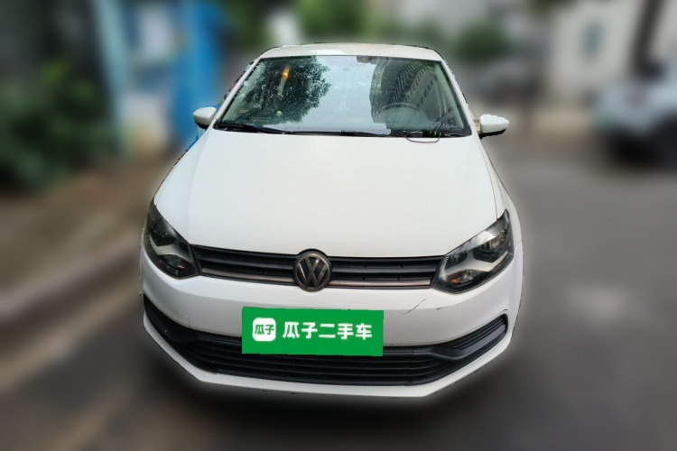 Volkswagen Polo 2015 car image #3