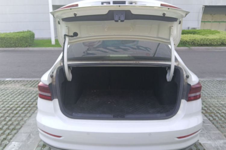 Volkswagen Lavida 2021 car image #17