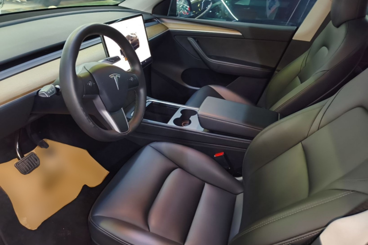 Tesla Model Y 2022 car image #19