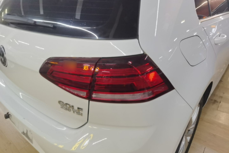 Volkswagen Golf 2018 car image #8
