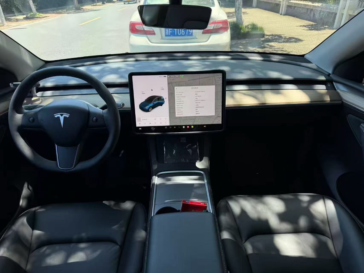 Tesla Model Y 2021 car image #3