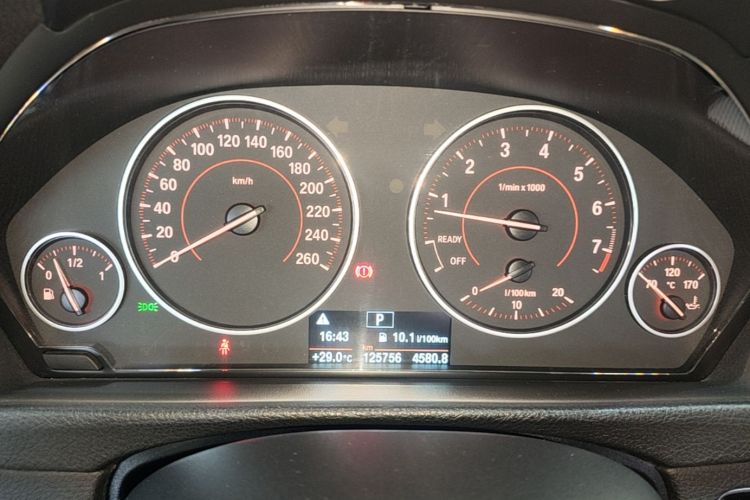 BMW 3 Series 2017 car image #12