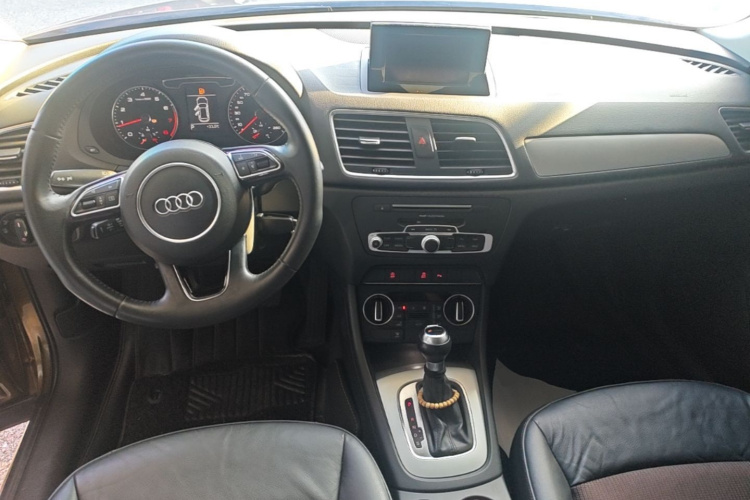 Audi Q3 2017 car image #10