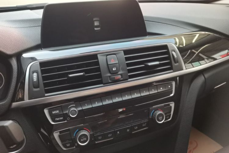 BMW 3 Series 2018 #17 BMW 3 Series 2018 car image #17