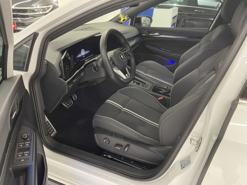 Volkswagen Golf 2022 car image #2