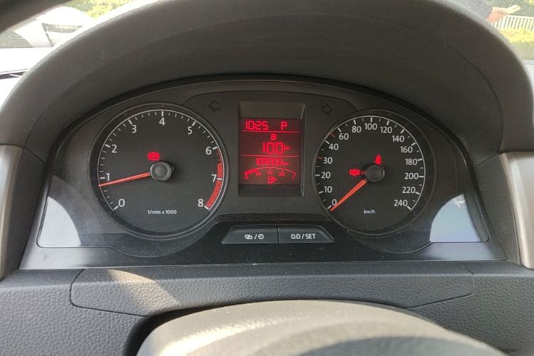 Volkswagen Santana 2016 car image #12