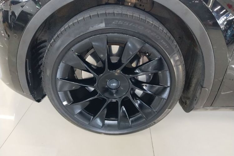Tesla Model Y 2022 car image #9