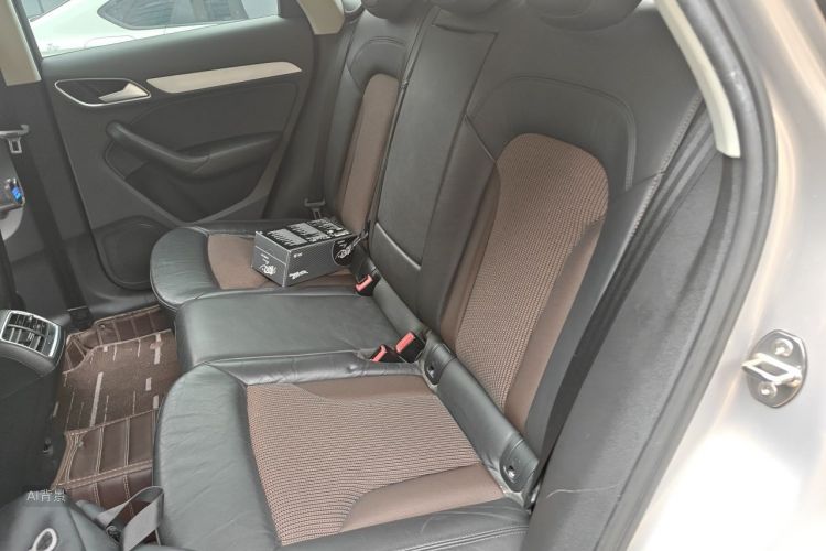 Audi Q3 2017 car image #19