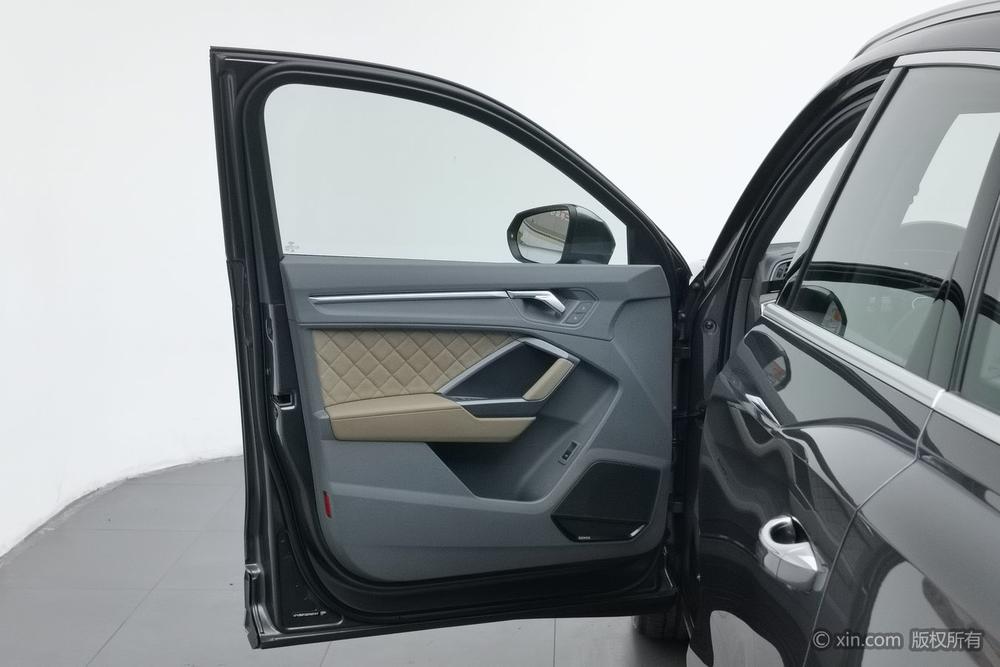 Audi Q3 2025 car image #22