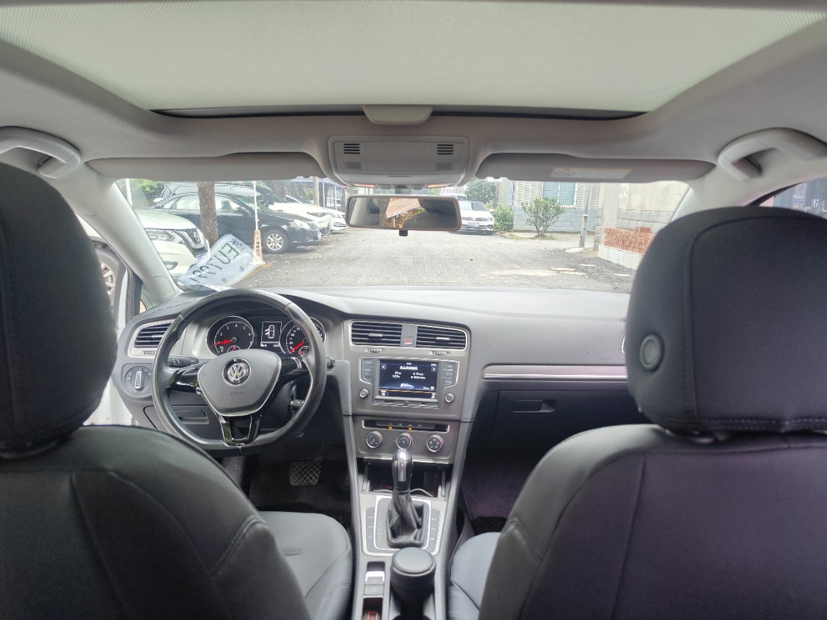 Volkswagen Golf 2017 car image #8