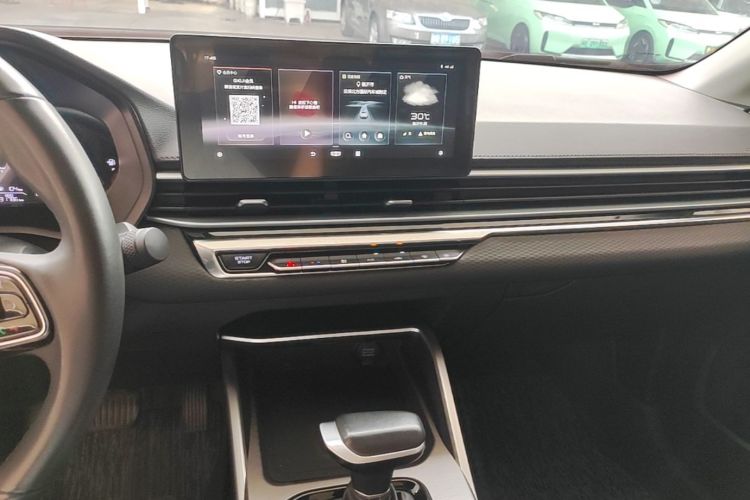 GEELY Emgrand 2022 car image #17