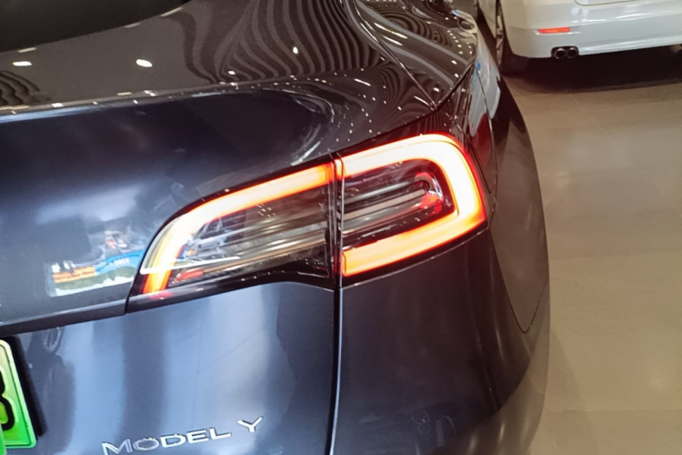 Tesla Model Y 2024 #8 Tesla Model Y 2024 car image #8