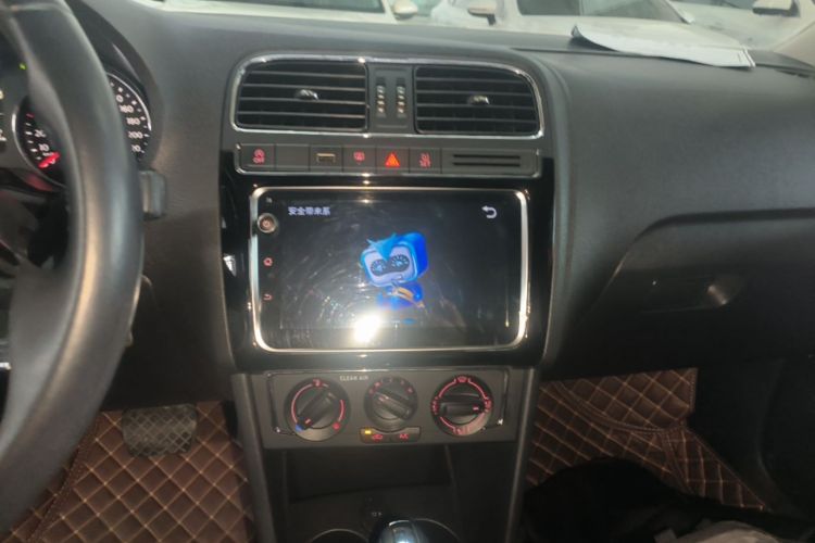 Volkswagen Polo 2019 car image #13